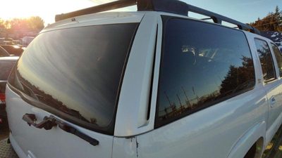 00-06 Suburban Passenger Right Rear Moulding On Quarter Panel 50U Summit White