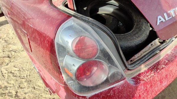 2005-2006 Nissan Altima Driver Left Outer Tail Light Brake Lamp Oem Rear — photo 1