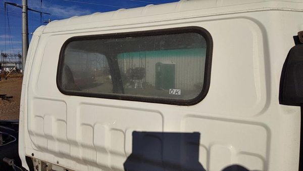 92-98 Isuzu Npr Back Glass Rear Window Oem — photo 1