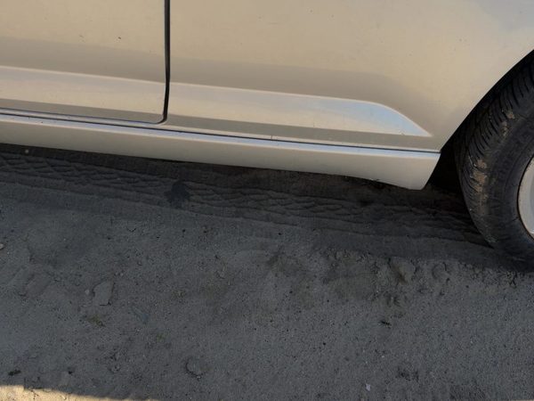 05-10 Chevy Cobalt Driver Left Lower Rocker Panel Moulding Oem Coupe Silver 95U — photo 4