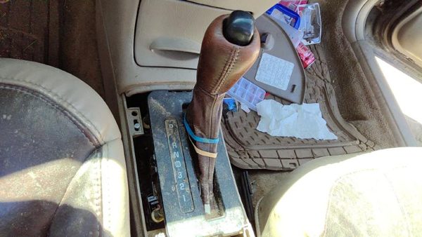 03-04 Regal Floor Shifter Lever Automatic Transmission Tan 525 — photo 1