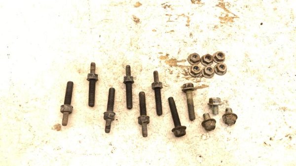2013 Gmc Sierra 1500 Set Of Bolts For Transmission Factory Hardware 5.3L At 4X4 — photo 2