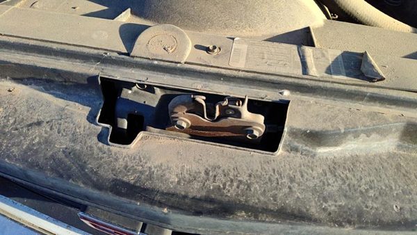 1988-1998 Gmc Sierra 2500 Hood Latch Assembly With Bracket Oem 15029224 — photo 3