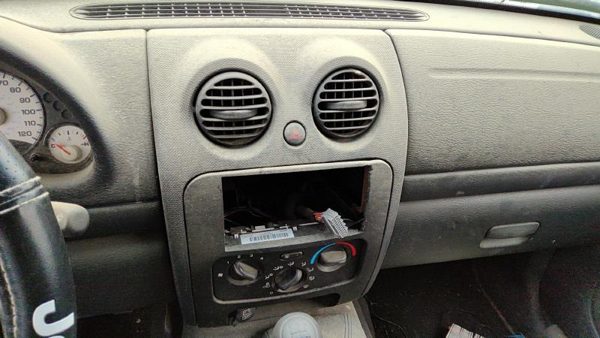 2002 Jeep Liberty Trim Bezel Around Radio Surround Dash Panel Oem Gray M5dv — photo 1