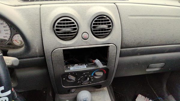2002 Jeep Liberty Trim Bezel Around Radio Surround Dash Panel Oem Gray M5dv — photo 2