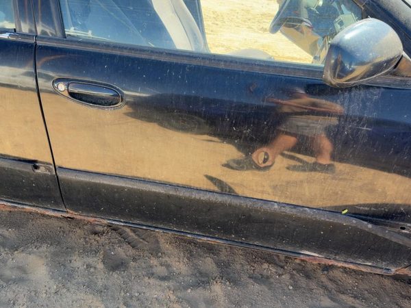 1996 Nissan Maxima Front Door RH Black — photo 3