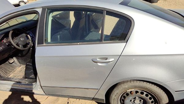 2007 Volkswagen Passat Rear Door LH 8e8e Reflex Silver 3C5833055H — photo 1