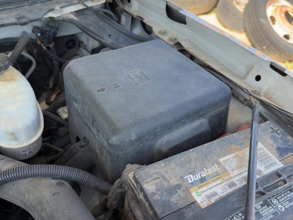 03-05 Chevy Silverado 2500 Engine Fuse Box Power Distribution Panel Oem 6.6L Lly — photo 4