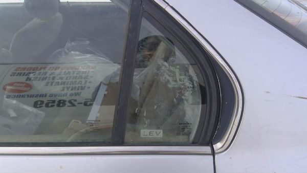 1996-2000 Honda Civic Driver Left Rear Vent Window Back Door Glass With Frame — photo 2