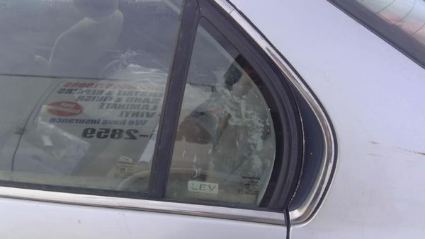 1996-2000 Honda Civic Driver Left Rear Vent Window Back Door Glass With Frame — photo 5