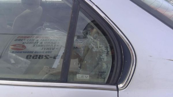 1996-2000 Honda Civic Driver Left Rear Vent Window Back Door Glass With Frame — photo 3