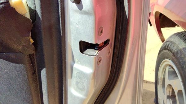 2007-2009 Nissan Versa Passenger Right Front Door Latch With Rods/Cables Oem — photo 2