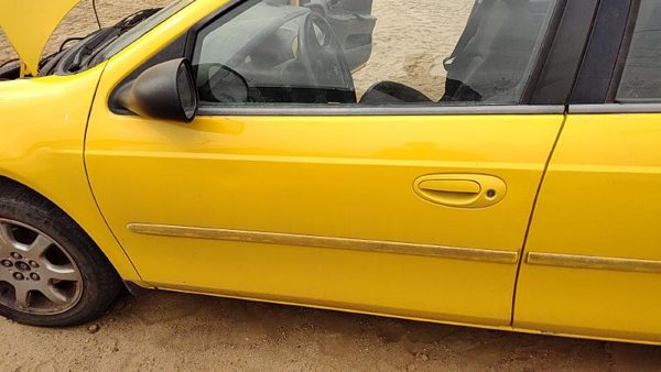 2004 Dodge Neon Front Door LH Yellow — photo 3