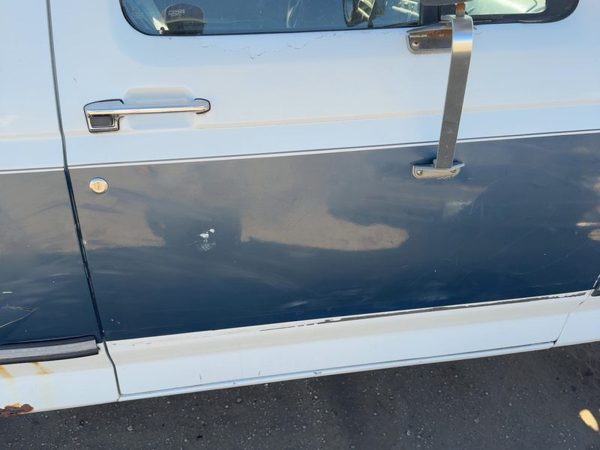 1992 Ford F-250 Front Door RH Oxford White — photo 1