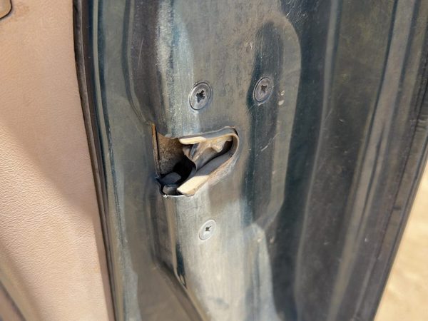 1994 Ford Explorer 2 Dr Passenger Right Front Door Latch With Rods/Cables Oem — photo 2