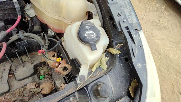 07-09 Grand Vitara Xl-7 Windshield Washer Fluid Reservoir With Pump Wiper Tank — photo 1