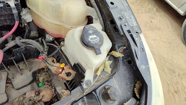 07-09 Grand Vitara Xl-7 Windshield Washer Fluid Reservoir With Pump Wiper Tank — photo 2