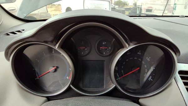 2011 Speedometer Cluster Instrument Gauges Panel OEM Dash — photo 1