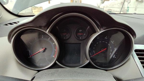 2011 Speedometer Cluster Instrument Gauges Panel OEM Dash — photo 2