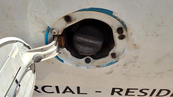 2004-2014 Chevy Express Van Fuel Filler Neck Assembly With Gas Cap Oem 20829348 — photo 3