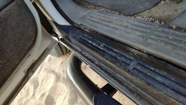 2001-2006 Chevy Suburban Driver Left Lower Sill Step Moulding Trim Panel Oem — photo 2