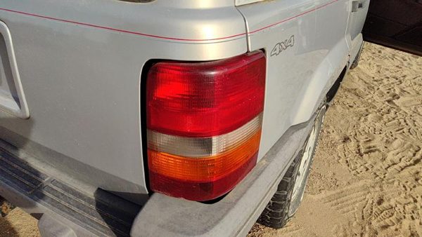 1993-1998 Jeep Grand Cherokee Passenger Right Tail Light Brake Lamp Oem Rear — photo 1