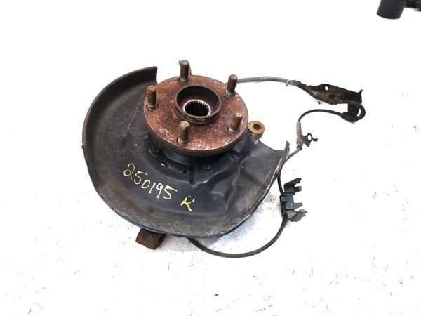 97-01 Toyota Camry Passenger Right Front Spindle Steering Knuckle With Wheel Hub — photo 2