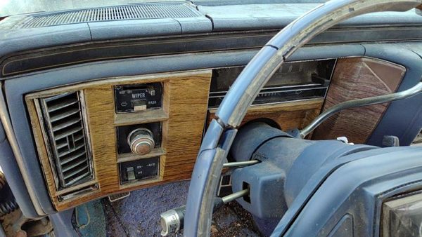 1984 Cadillac Deville Dash Panel Blue — photo 2