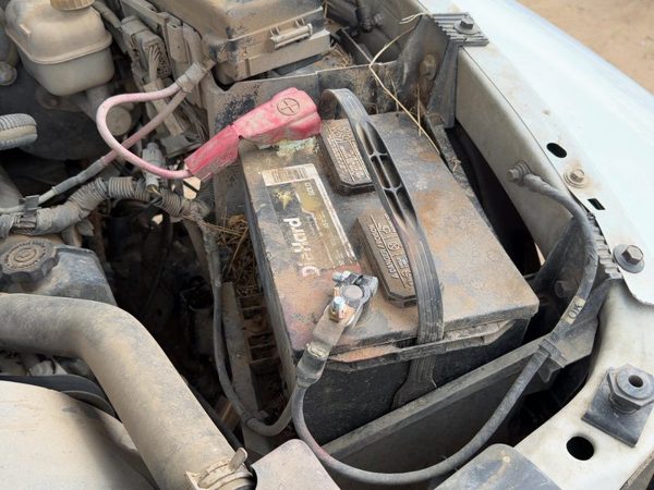 2005-2006 Dodge Dakota Complete Battery Box Mount Tray With Hold Down Oem — photo 1