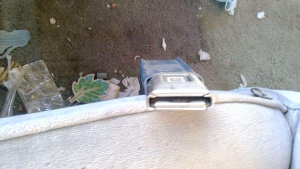 1987-1989 Chevy G20 Van Driver Left Front Seat Belt Buckle Receiver Oem Blue — photo 1