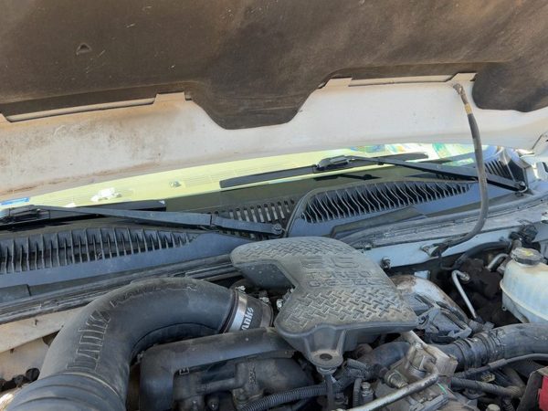 2005 Chevy Silverado 2500 Windshield Wiper Cowl Vent Trim Panel Oem Cover — photo 4