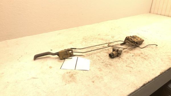 1989 Ford F350 Passenger Right Front Door Latch Mechanism W/ Inside Handle Lock — photo 5