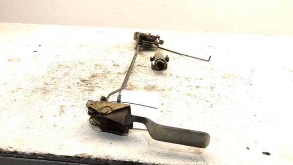 1989 Ford F350 Passenger Right Front Door Latch Mechanism W/ Inside Handle Lock — photo 10