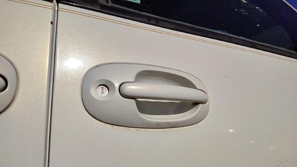 98 Town & Country Passenger Right Front Outside Door Handle Oem Pwp Golden White — photo 3