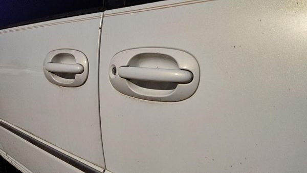 98 Town & Country Passenger Right Front Outside Door Handle Oem Pwp Golden White — photo 1