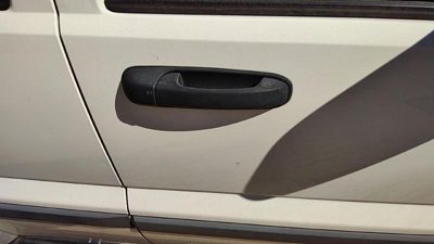 2005 Jeep Liberty Outside Door Handle RH White PW1