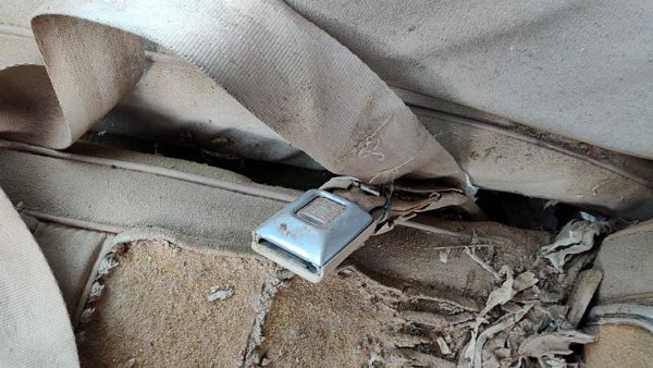 78-83 Chevy Malibu Driver Left Front Seat Belt Buckle Receiver Oem Tan 4 Door — photo 3