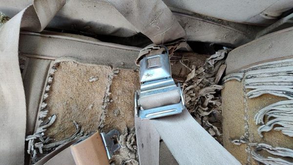 78-83 Chevy Malibu Driver Left Front Seat Belt Buckle Receiver Oem Tan 4 Door — photo 5