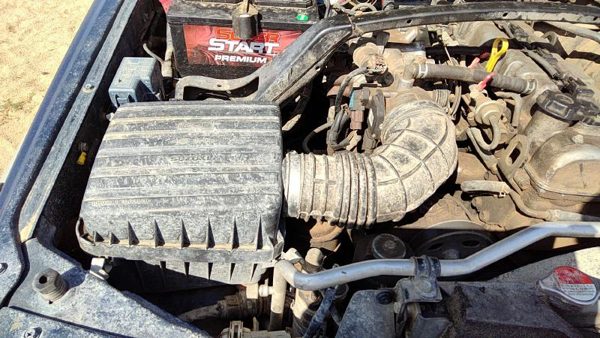 96-98 Suzuki Sidekick Complete Air Intake Filter Box Housing With Tube Oem 1.8L — photo 1