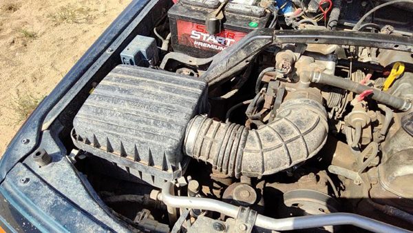 96-98 Suzuki Sidekick Complete Air Intake Filter Box Housing With Tube Oem 1.8L — photo 3