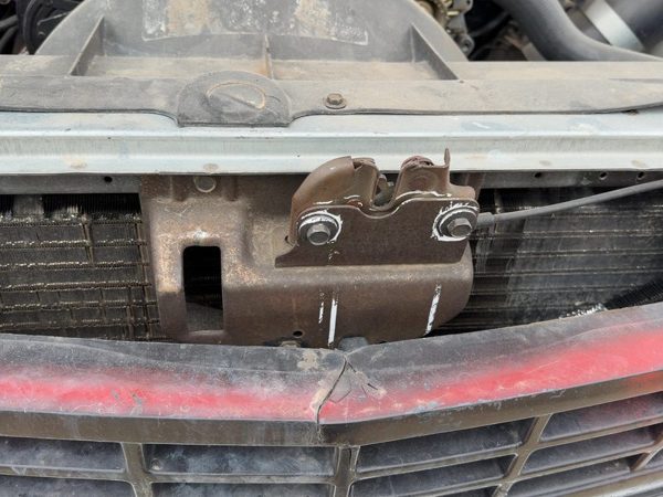 1988-1999 Chevy Silverado 1500 Hood Latch Assembly With Bracket Oem 15029224 — photo 3