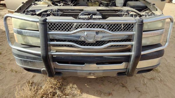 2004 Chevy Silverado 1500 Front Bumper Assy. 15U Sandstone Grille Guard 15287617 — photo 1