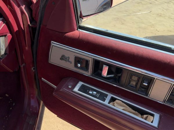 1986-1991 Olds 88 Passenger Right Front Door Trim Panel With Switches — photo 6