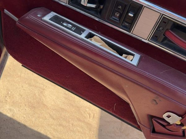 1986-1991 Olds 88 Passenger Right Front Door Trim Panel With Switches — photo 2