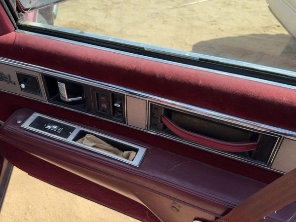 1986-1991 Olds 88 Passenger Right Front Door Trim Panel With Switches — photo 7