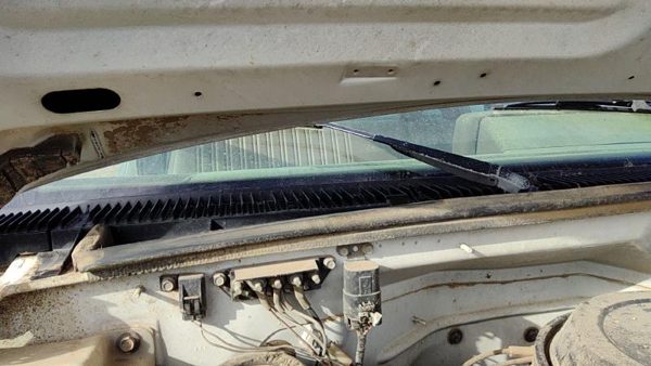 1994-1999 Chevy Silverado 1500 Passenger Right Windshield Wiper Arm Blade Lever — photo 1