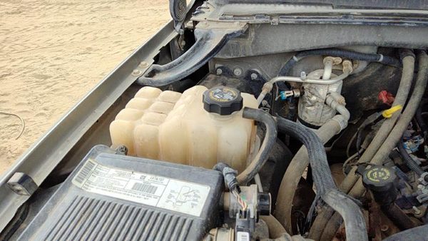 99-07 Chevy Silverado 2500 Coolant Reservoir Radiator Overflow Tank Bottle Oem — photo 1