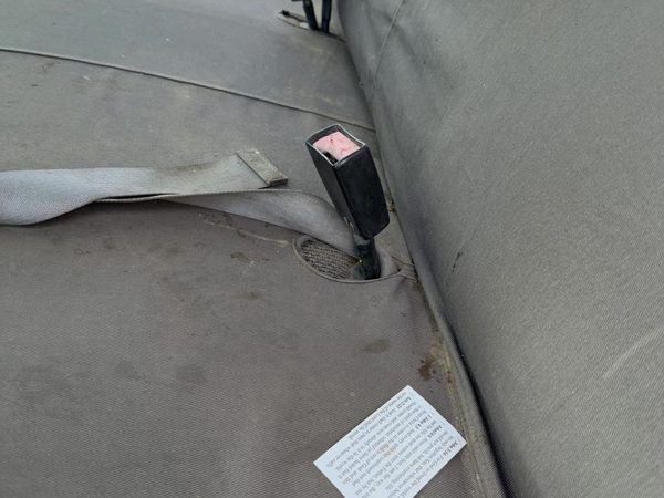2001-2007 Ford F350 Driver Left Front Seat Belt Buckle Receiver Oem Gray — photo 1