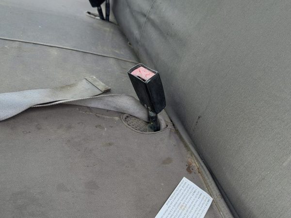 2001-2007 Ford F350 Driver Left Front Seat Belt Buckle Receiver Oem Gray — photo 2