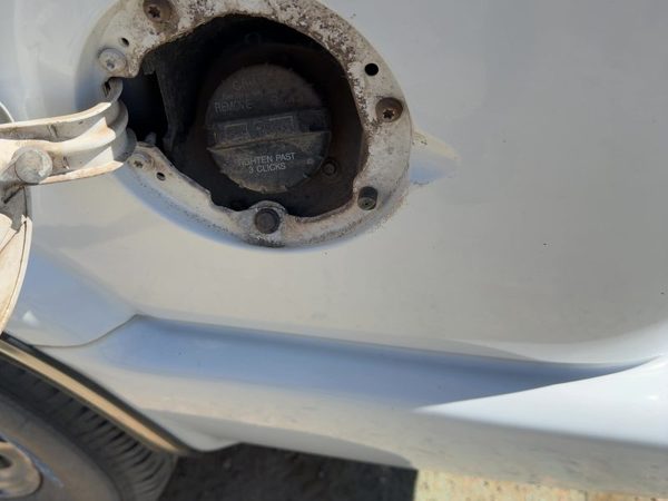 2001-2004 Chevy S10 Blazer Fuel Filler Neck Assembly With Gas Cap Oem 15191596 — photo 1